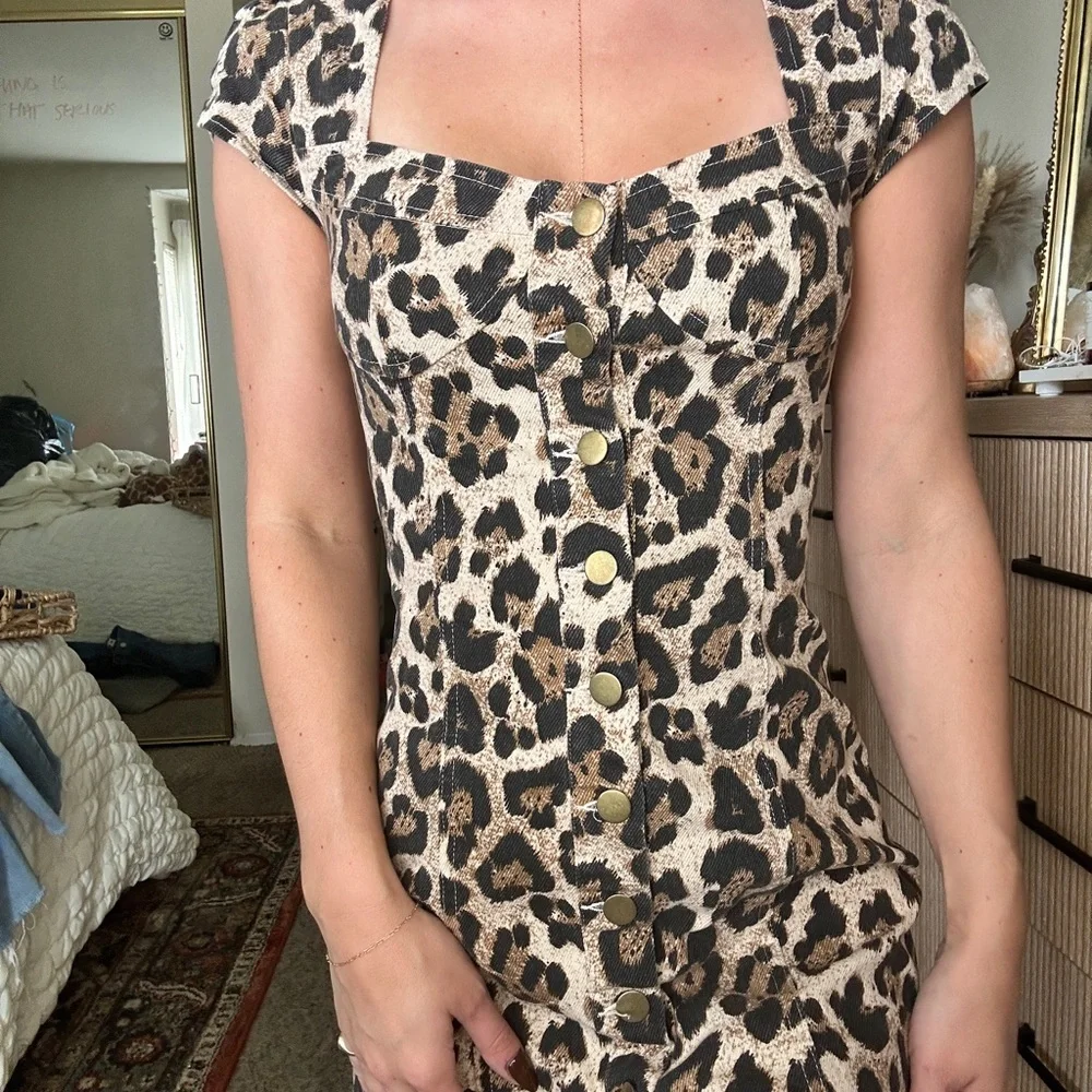 Leopard Button Front Mini S - Picture 5 of 7